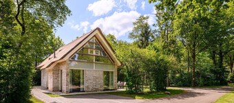 Detached 8-person villa