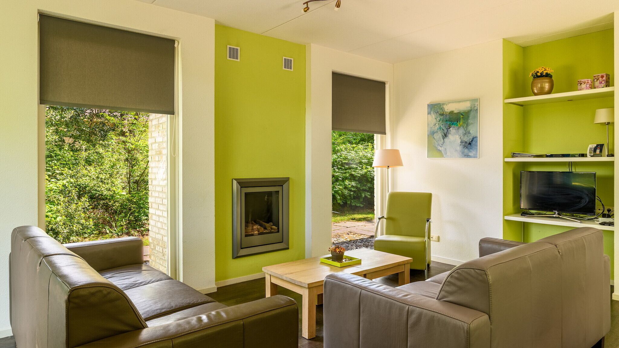 Een open haard en een dvd-speler