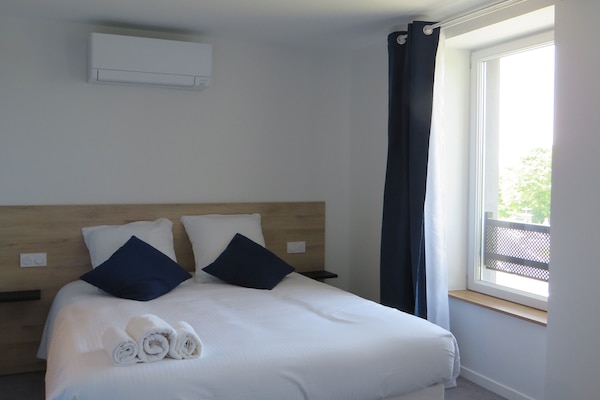 Chambre Double | Rideaux occultants, chambres insonorisées, fer et planche à repasser