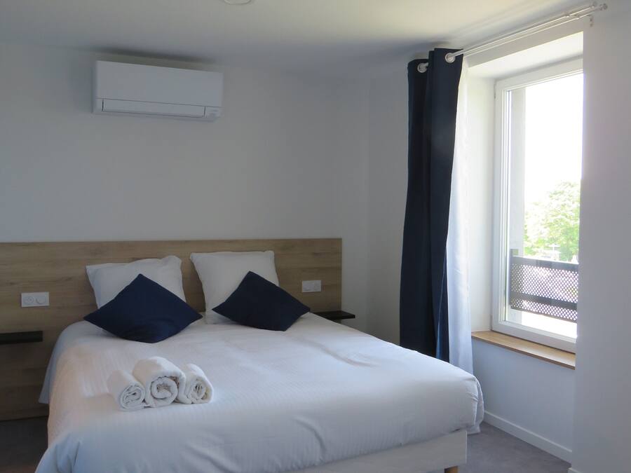 Double Room | Blackout drapes, soundproofing, iron/ironing board, free WiFi