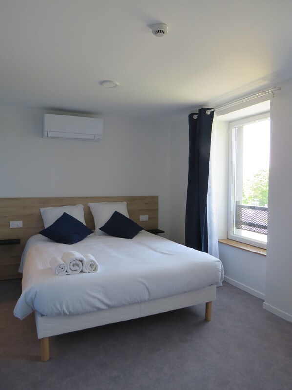 Tweepersoonskamer | Verduisterende gordijnen, geluiddichte muren