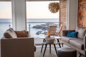 Comfort Cottage, Sea View | Living area