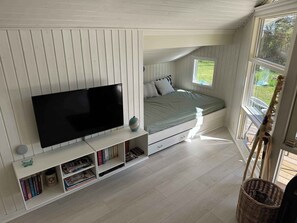 4 bedrooms, iron/ironing board, free WiFi