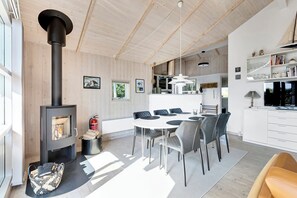 Dining - Cozy cottage in scenic surroundings (Assens)