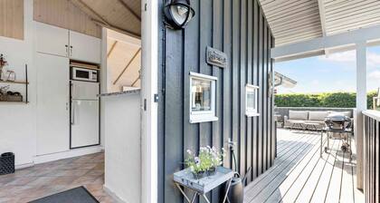 Cozy cottage in scenic surroundings