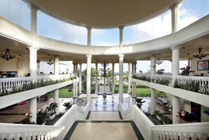 Lobby - The Signature Level At Grand Palladium Lady Hamilton Resort & Spa (Lucea)