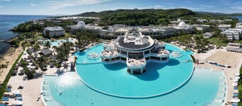 The Signature Level At Grand Palladium Lady Hamilton Resort & Spa