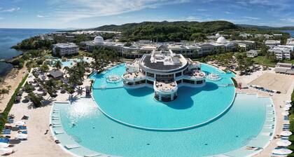 The Signature Level At Grand Palladium Lady Hamilton Resort & Spa