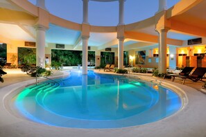 Indoor spa tub - The Signature Level At Grand Palladium Lady Hamilton Resort & Spa (Lucea)