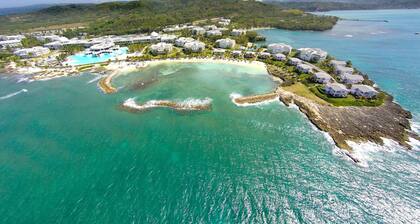 The Signature Level At Grand Palladium Lady Hamilton Resort & Spa