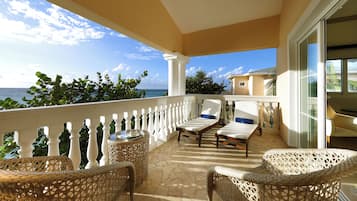 Signature Level Bungalow | Teras/patio