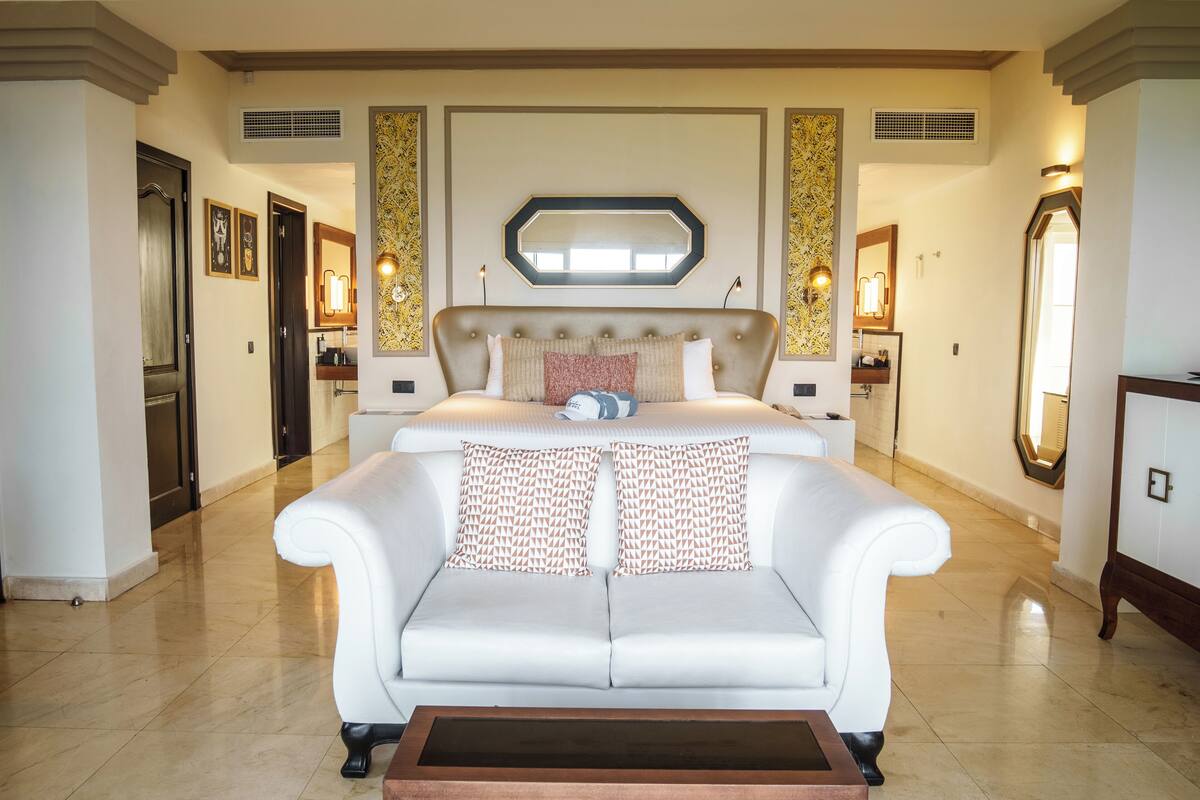 Signature Level Villa Suite Oceanfront | 객실 내 금고, 책상, 다리미/다리미판, 무료 WiFi