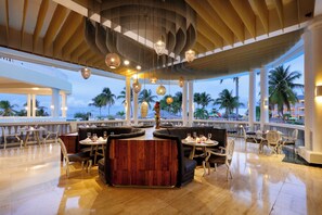 Restaurant - The Signature Level At Grand Palladium Lady Hamilton Resort & Spa (Lucea)