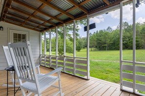 Terrace/patio - The Meadow! Peaceful Getaway! (Chattanooga Valley)