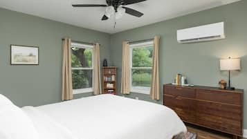 1 bedroom, travel cot, WiFi, bed sheets