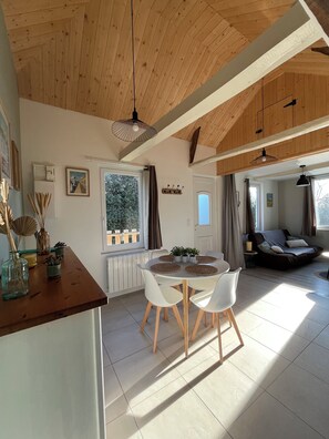 Dining - Augustant, quiet Normandy house 2 steps from Honfleur  (Ablon)