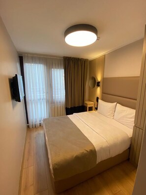 Double Room, No Smoking