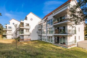 Exterior - Beautiful vacation apartment in Heringsdorf with terrace - only 400 m to the beach (Seebad Heringsdorf)
