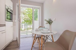 Dining - Beautiful vacation apartment in Heringsdorf with terrace - only 400 m to the beach (Seebad Heringsdorf)