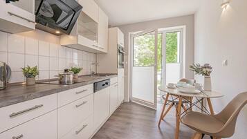 Kühlschrank, Ofen, Herdplatte, Geschirrspüler