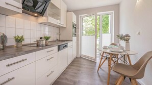Private kitchen - Beautiful vacation apartment in Heringsdorf with terrace - only 400 m to the beach (Seebad Heringsdorf)