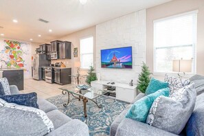 Smart TV, offices - Private Heated Pool, Smart TV, WiFi, BBQ (Davenport)