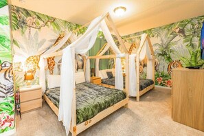 5 bedrooms, iron/ironing board, free WiFi, bed sheets - Private Heated Pool, Smart TV, WiFi, BBQ (Davenport)