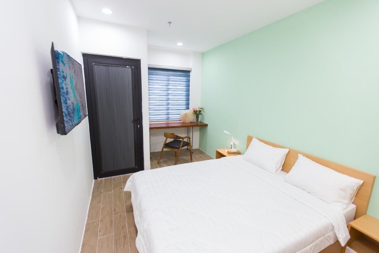 Decoración individual, escritorio, espacio para trabajar con un portátil