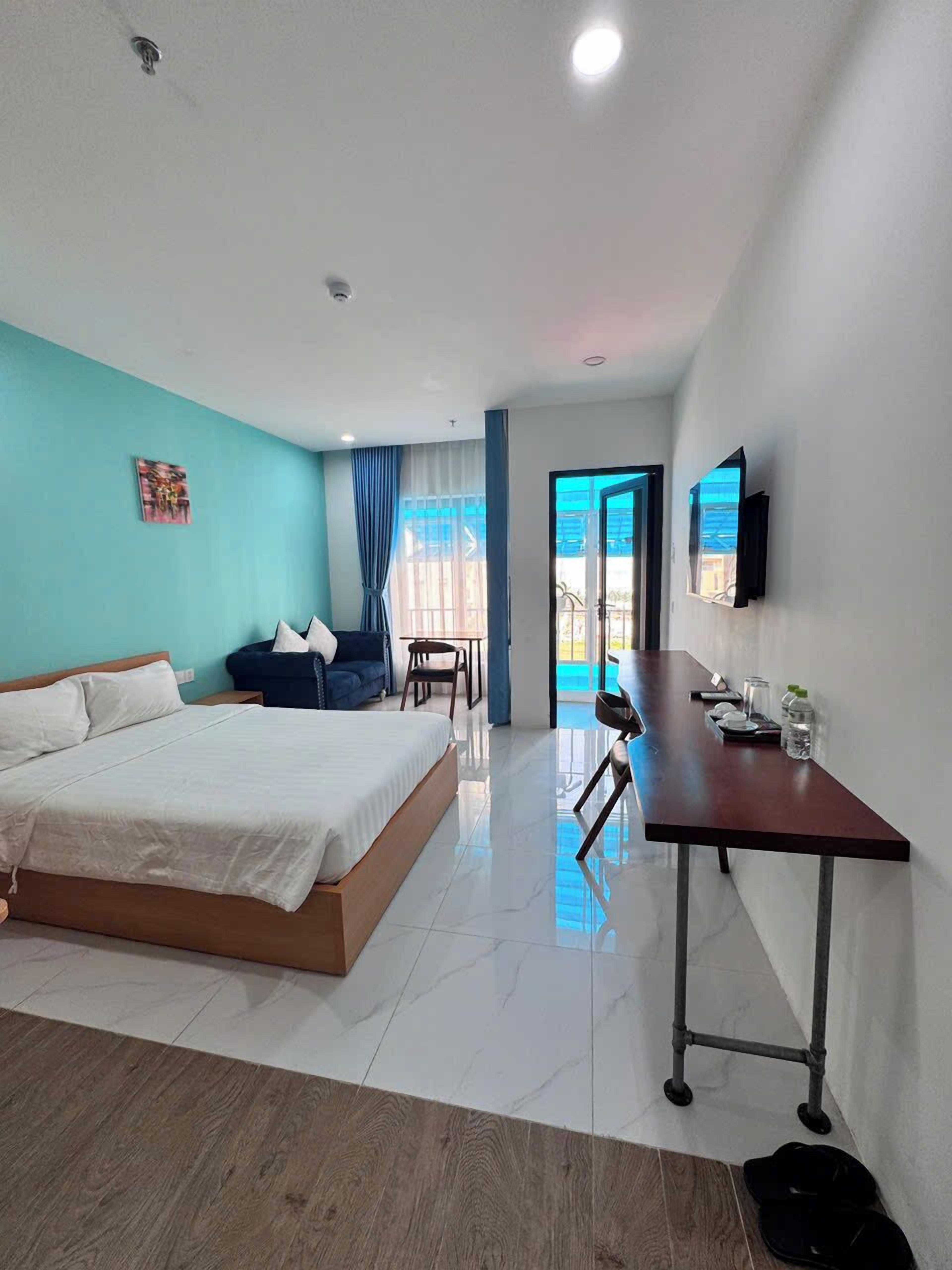 Traditional Studio | Individually decorated, desk, laptop workspace, soundproofing