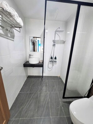 Romantic Studio | Bathroom - Baan Taley Da Nang Hotel & Appartment (Da Nang)