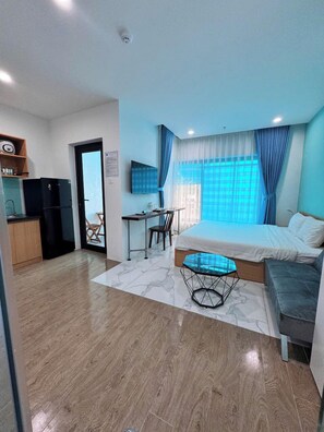 Luxury Studio | Individually decorated, desk, laptop workspace, soundproofing - Baan Taley Da Nang Hotel & Appartment (Da Nang)