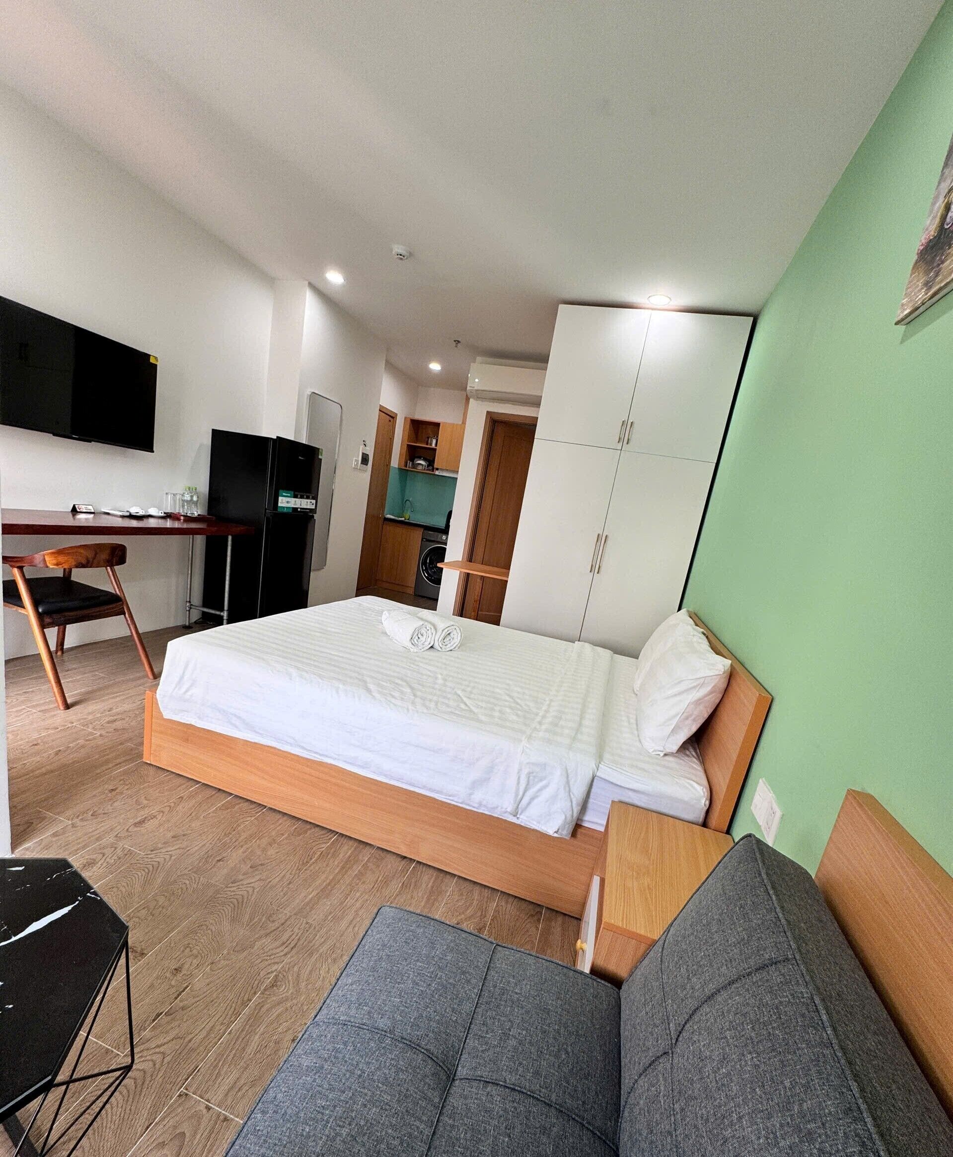 Estudio Deluxe | Decoración individual, escritorio, espacio para trabajar con un portátil