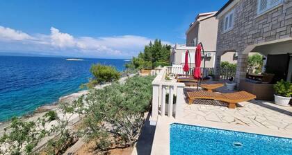 Beachfront Villa Dream with pool