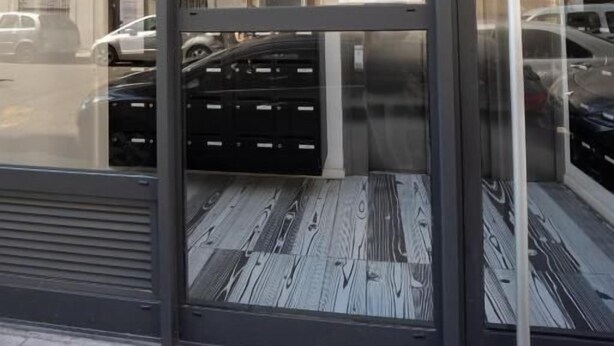 A storefront with a striped wall and the text "Le Campus" visible. - Le Campus Appartement (Nice)