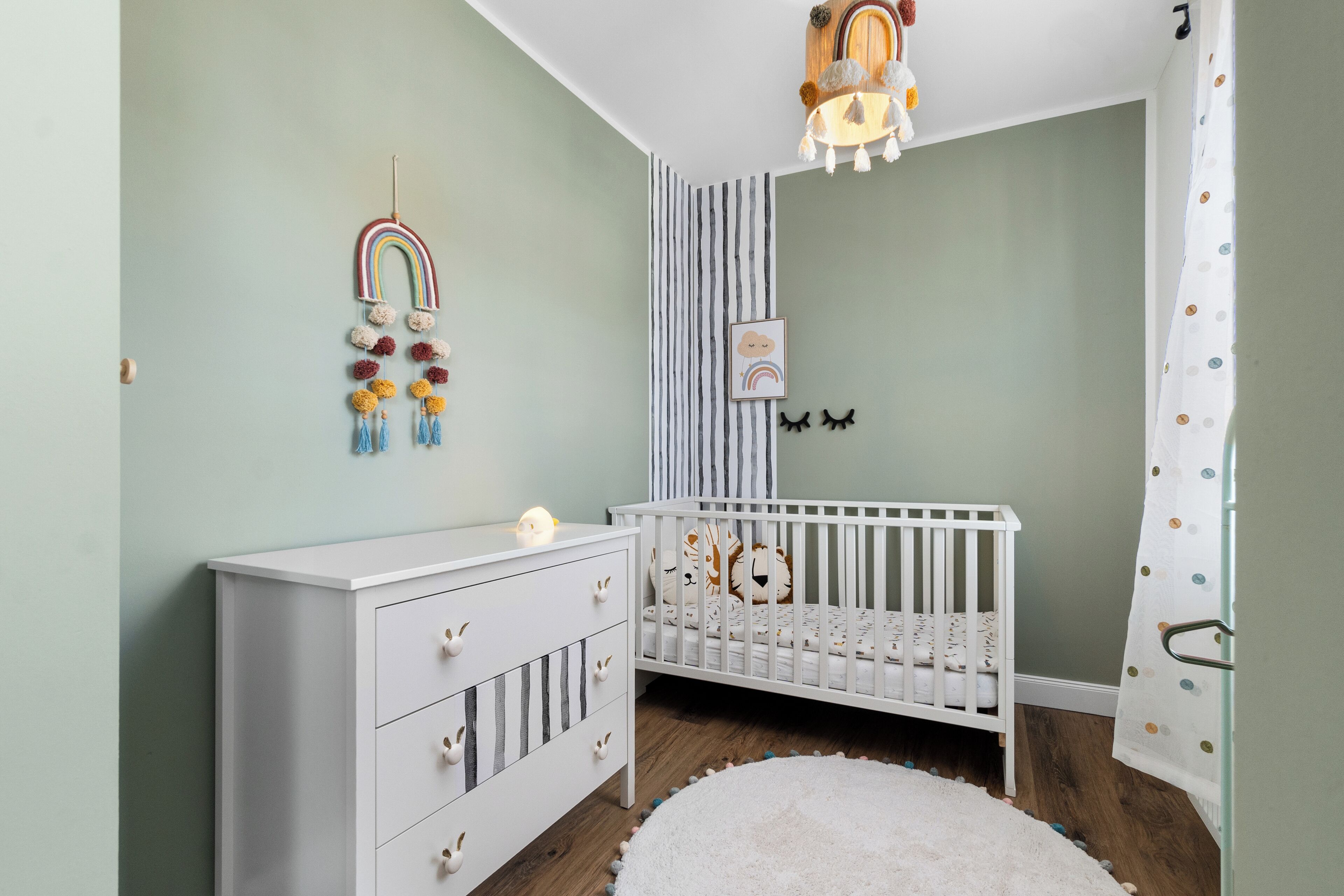 4 Schlafzimmer, Schreibtisch, Bügeleisen/Bügelbrett, Reisekinderbett