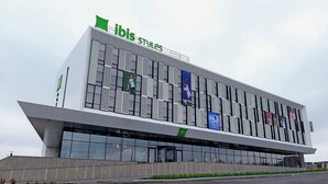 A modern building with the sign "ibis styles" on the facade. - ibis Styles Chisinau (Bacioi)