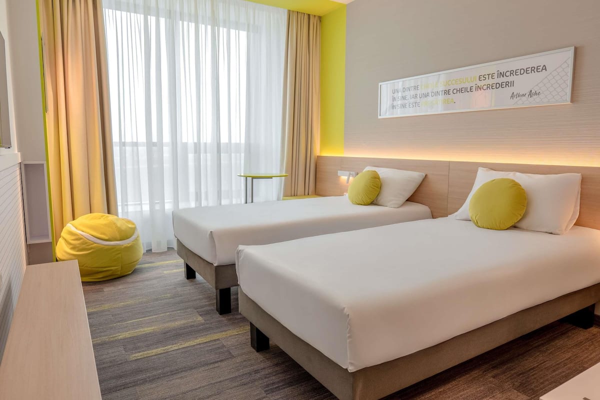 Standard Room, 2 Twin Beds | Minibar, in-room safe, desk, blackout drapes