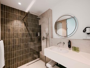Standard Room, 2 Twin Beds | Minibar, in-room safe, desk, blackout drapes