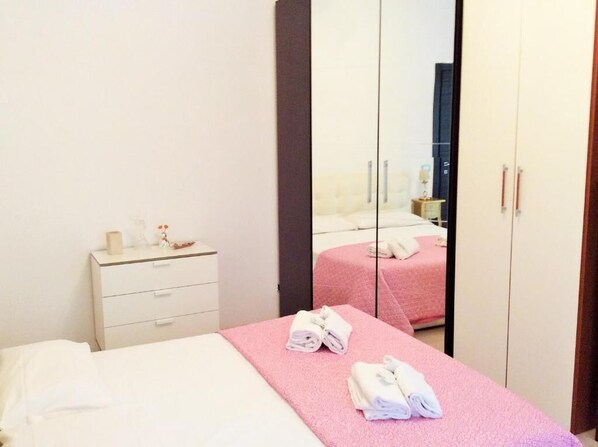 1 sovrum, strykjärn/strykbräda, wi-fi och sängkläder