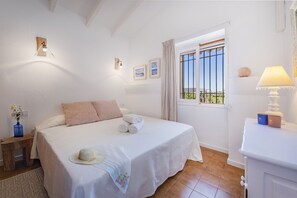 4 chambres, fer et planche à repasser, Wi-Fi gratuit, draps fournis