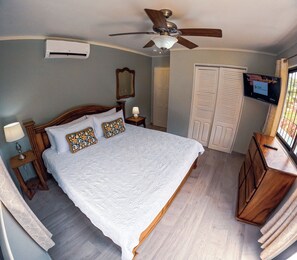 Bügeleisen/Bügelbrett, Reisekinderbett, kostenloses WLAN, Bettwäsche