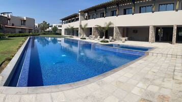 Villa, 6 Bedrooms, Balcony, Garden View | Pool