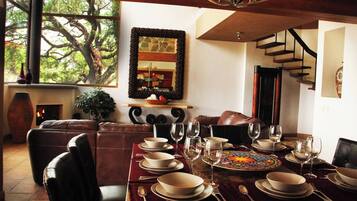 Villa, 6 Bedrooms, Balcony, Garden View | Dining
