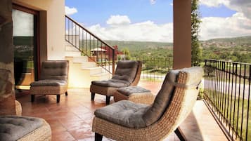 Villa, 6 Bedrooms, Balcony, Garden View | Terrace/patio