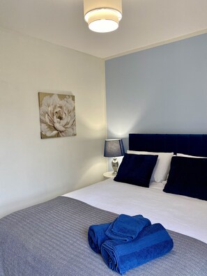 2 bedrooms, desk, iron/ironing board, WiFi - Stylish 2-Bedroom, Sleeps 5, Short walk to Durham City Centre, Wifi & Laundry (Durham)