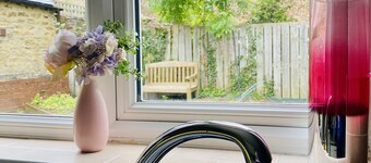 Stylish 2-Bedroom, Sleeps 5, Short walk to Durham City Centre, Wifi & Laundry