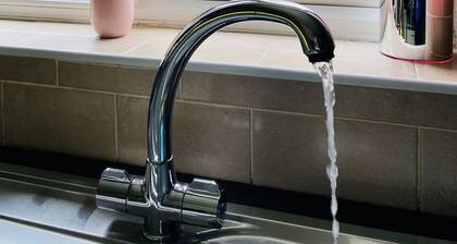 Stylish 2-Bedroom, Sleeps 5, Short walk to Durham City Centre, Wifi & Laundry