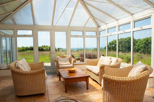 Friendly 6-BR Cottage | Cornish Beaches