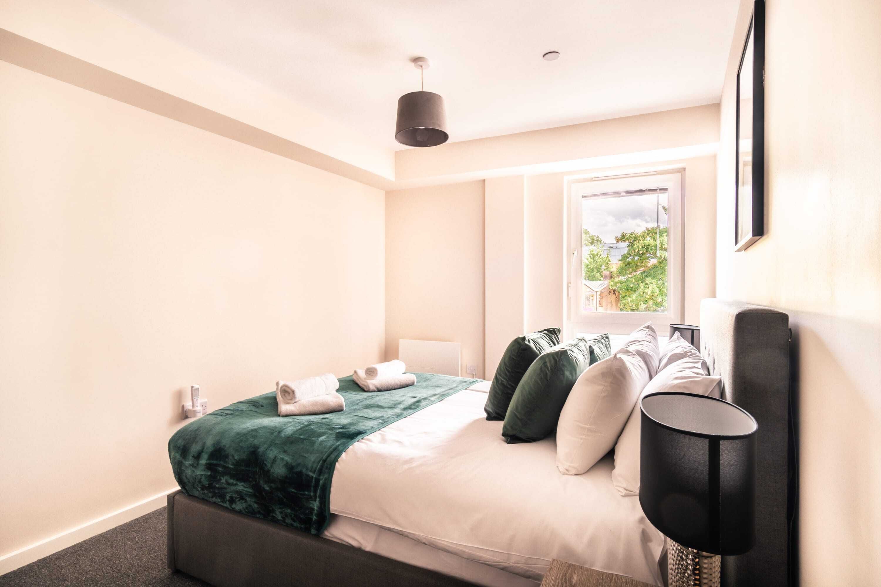 2 bedrooms, desk, iron/ironing board, WiFi