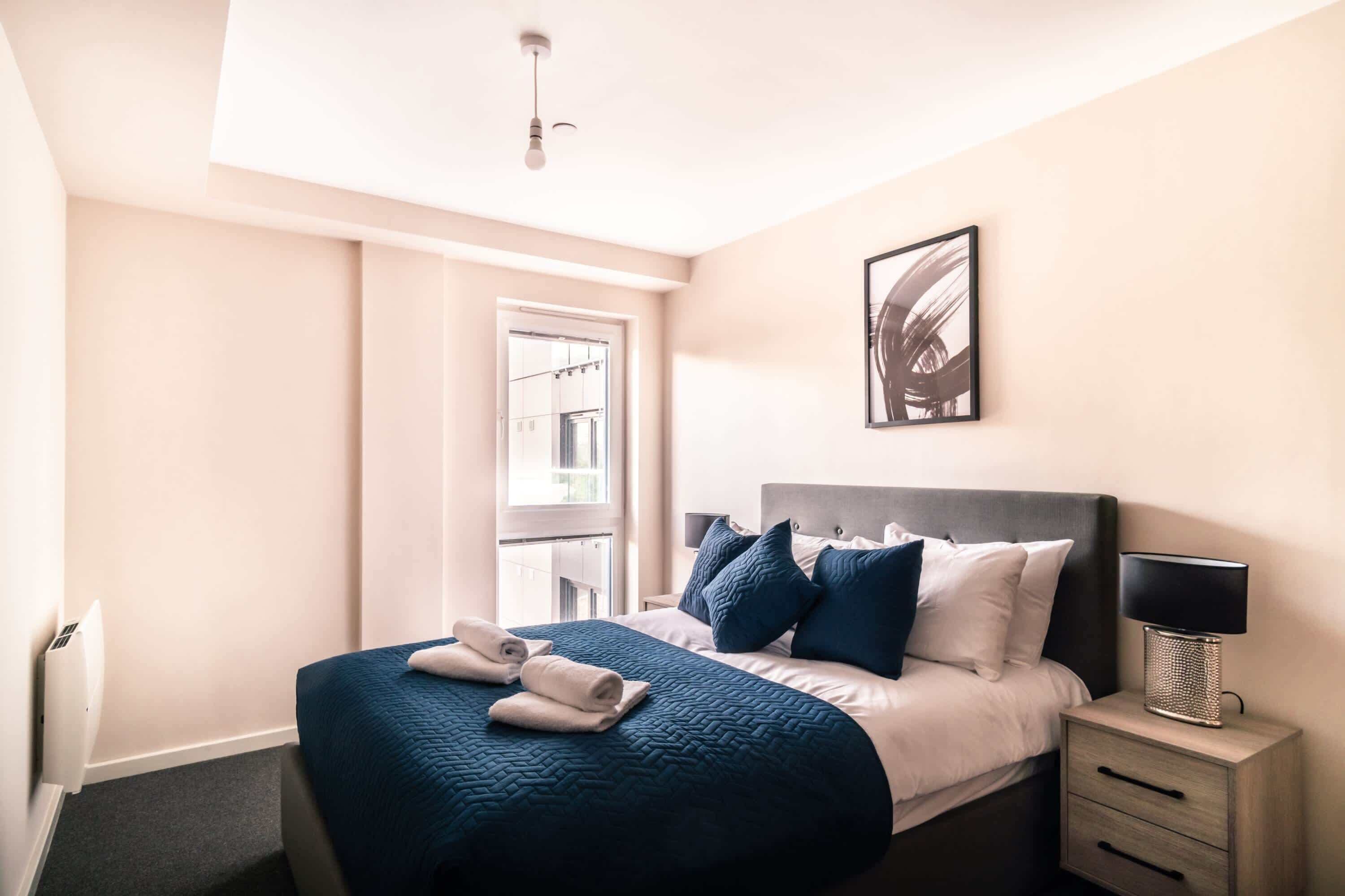 2 bedrooms, desk, iron/ironing board, internet